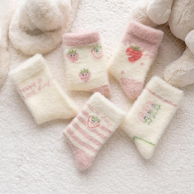 Süße rosa Erdbeermilch-Flauschsocken, 5 Paar
