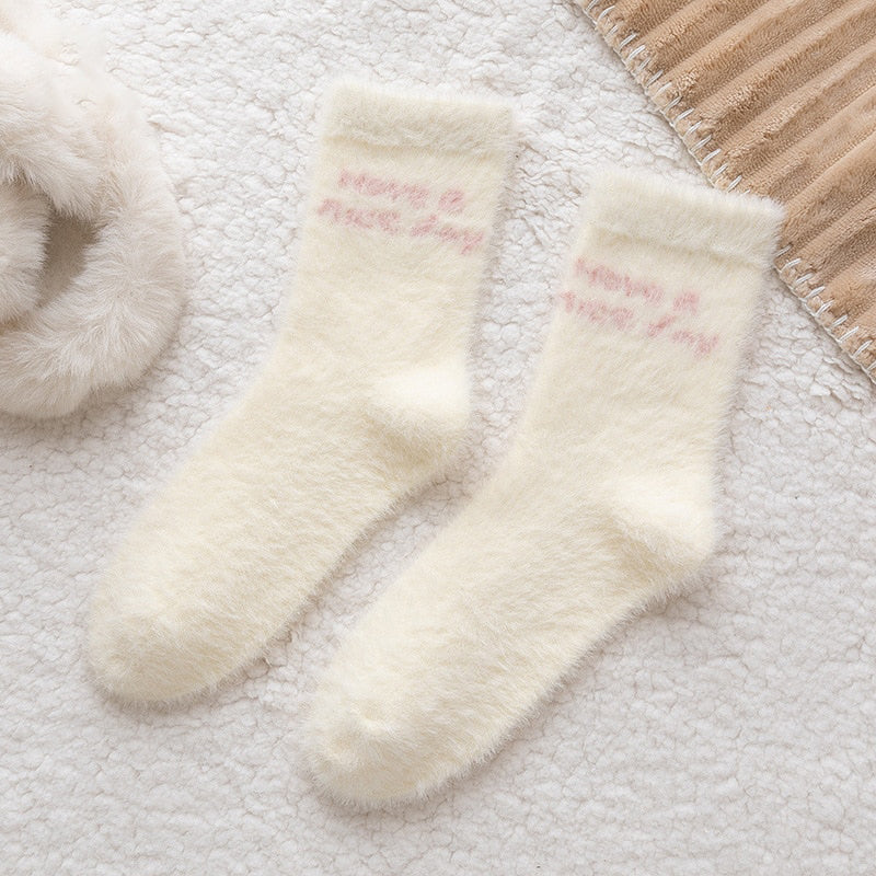 Süße rosa Erdbeermilch-Flauschsocken, 5 Paar