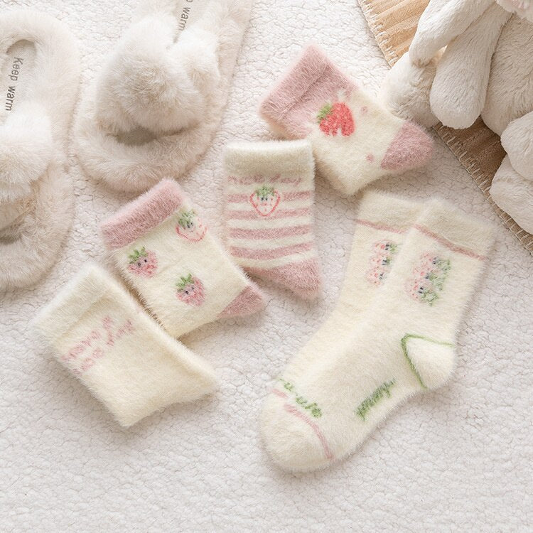 Süße rosa Erdbeermilch-Flauschsocken, 5 Paar