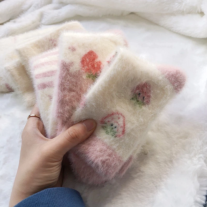 Süße rosa Erdbeermilch-Flauschsocken, 5 Paar