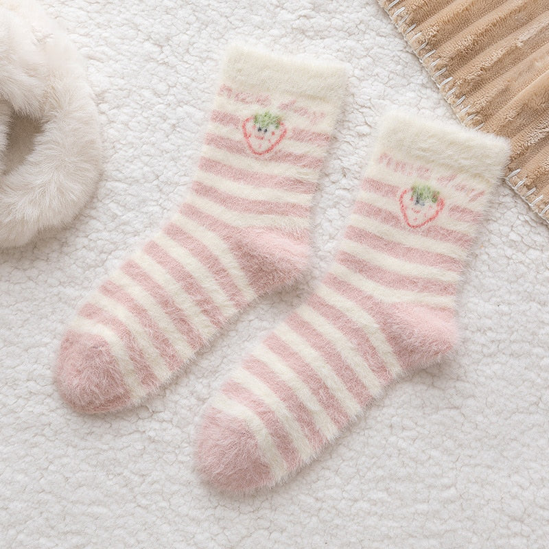 Süße rosa Erdbeermilch-Flauschsocken, 5 Paar