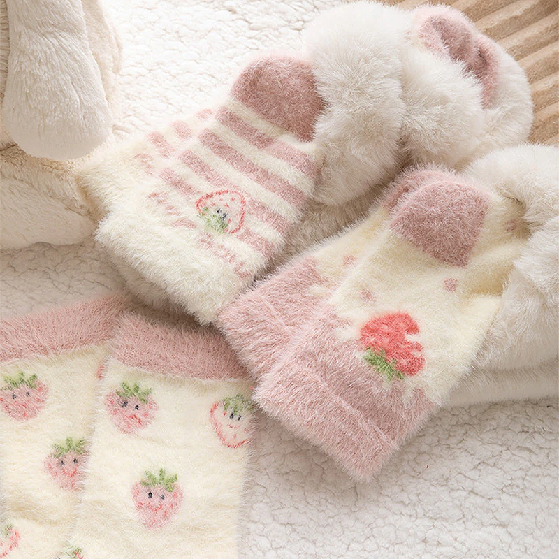 Süße rosa Erdbeermilch-Flauschsocken, 5 Paar