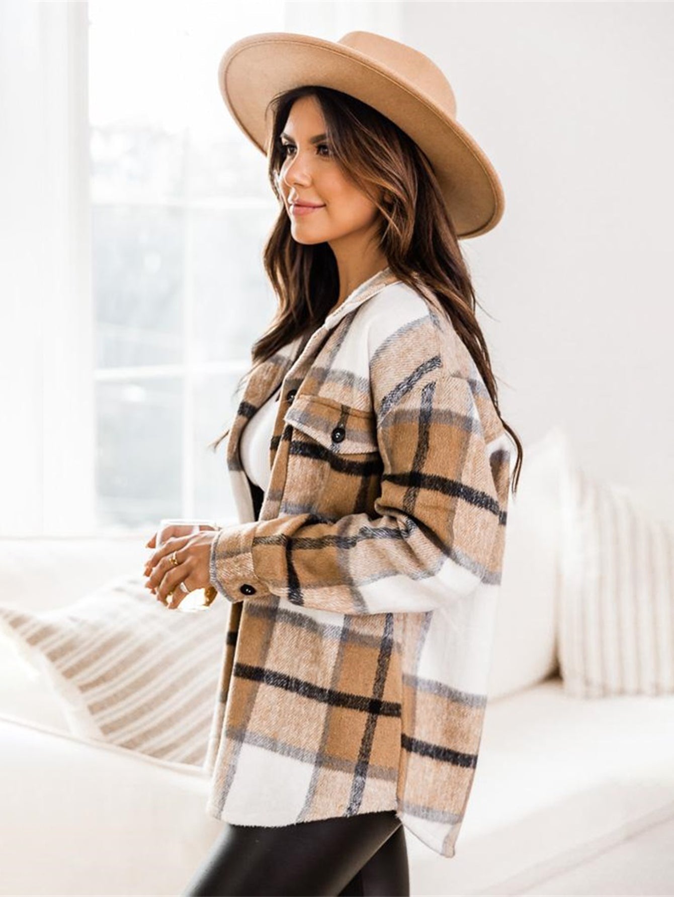 Blusa con hombros caídos y estampado de cuadros