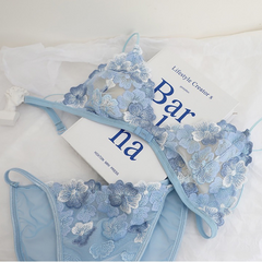 Dessous-Set aus Spitze mit Blumenstickerei