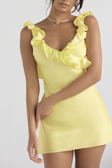 Minivestido de satén de seda amarillo con volantes