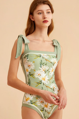 Wendbarer Badeanzug mit Schulterschnürung