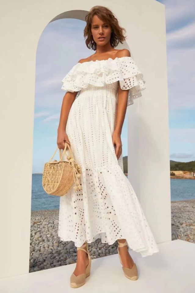 Tulum – Schulterfreies Kleid mit Lochstickerei