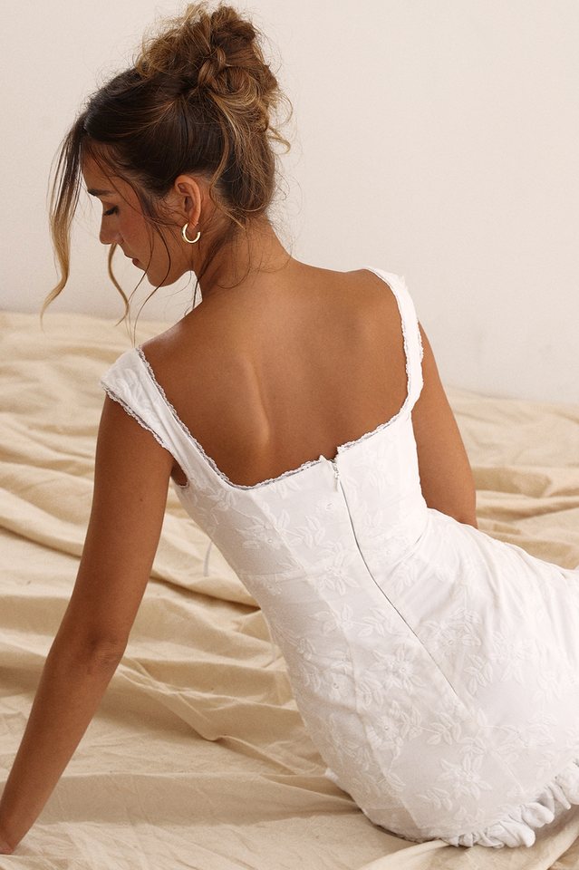 Odessa – Weißes besticktes Minikleid