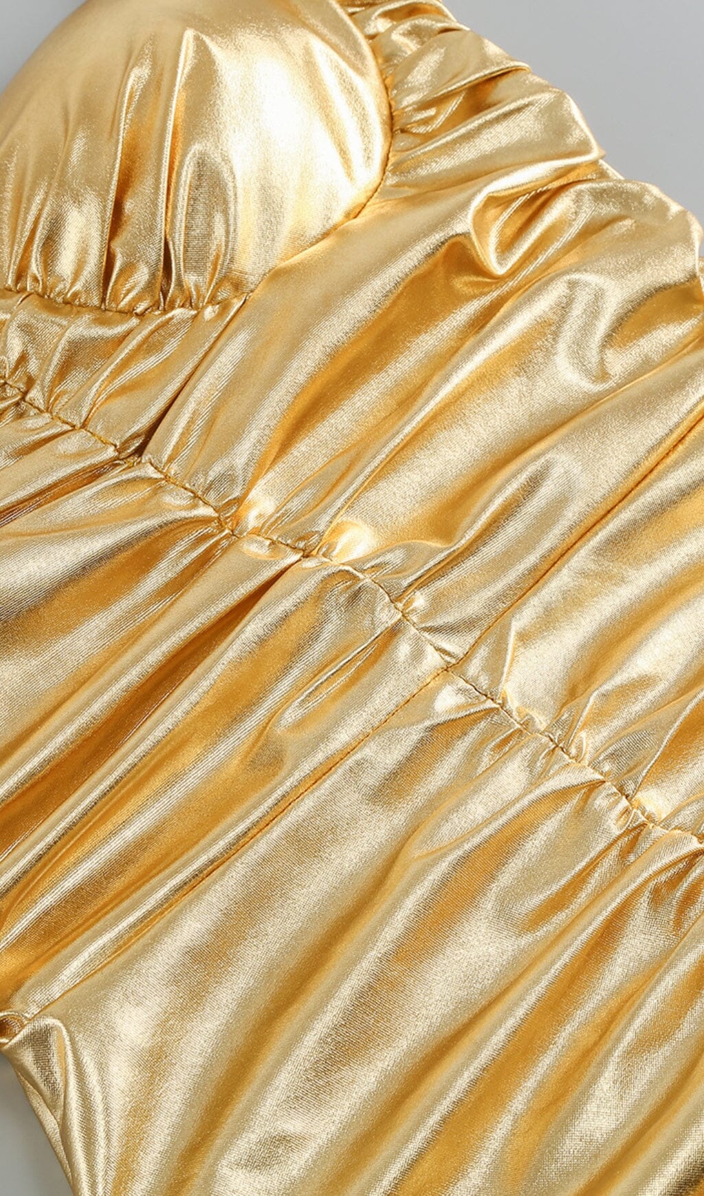 Gerafftes Minikleid mit Riemchen in Gold
