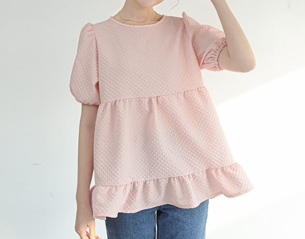 Gestreiftes Top mit Rüschensaum