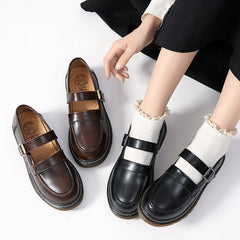 Flache Schuhe mit runder Zehenpartie und Schnalle