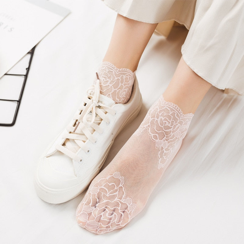 Dünne unsichtbare Spitzensocken