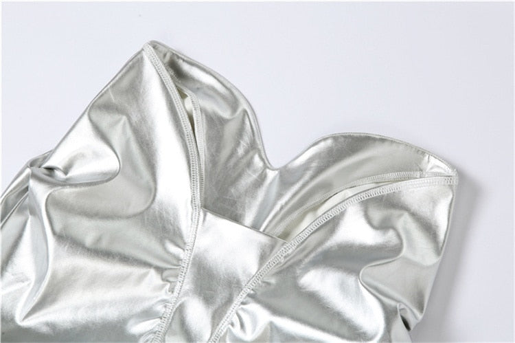 Gianny – Glänzende Bundfaltenhose aus Kunstleder