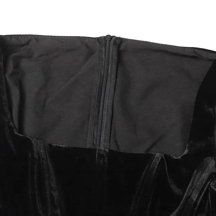 Schwarzes MIDI-Kleid mit langen Korsettärmeln und Schlitz vorn