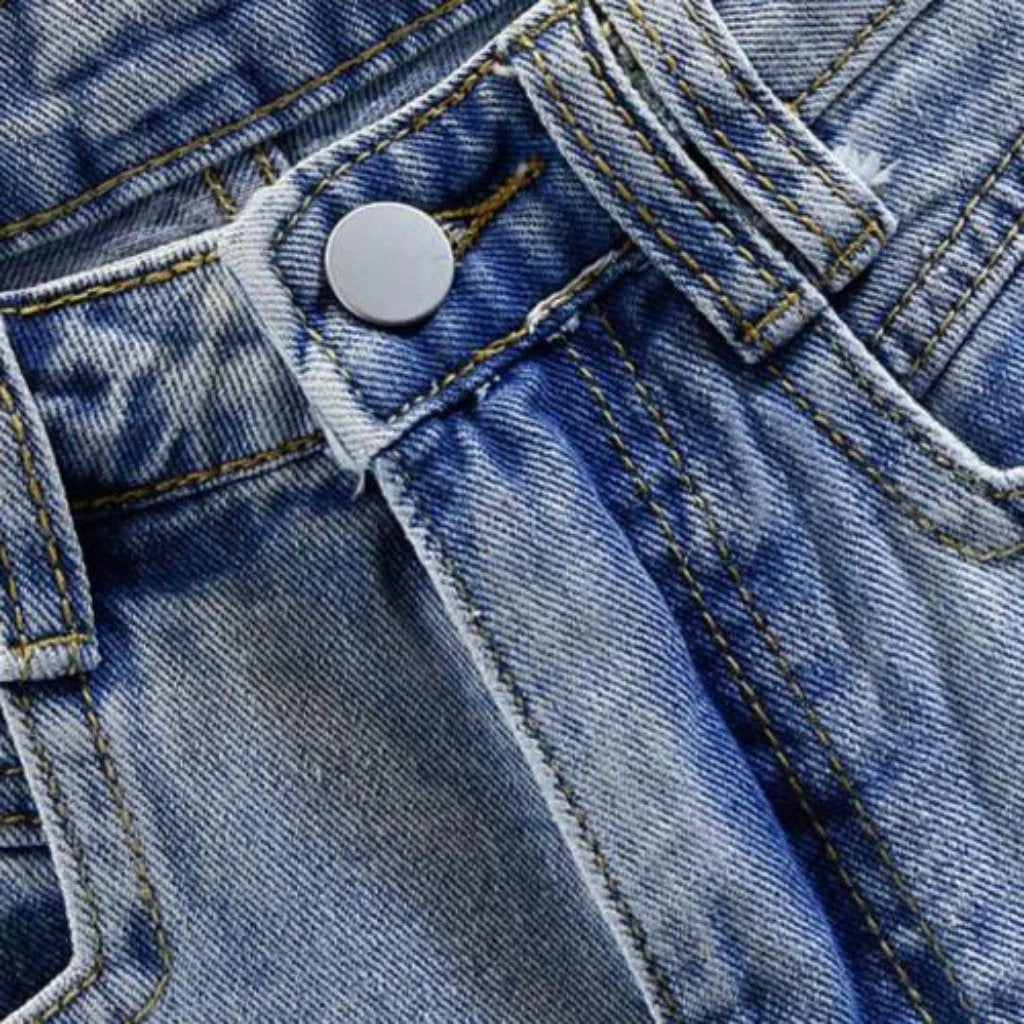 Jeansshorts mit Perlenbesatz und Used-Look