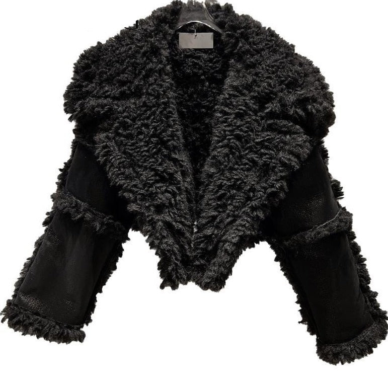 Die Gothica Oversize-Winterjacke aus Kunstpelz