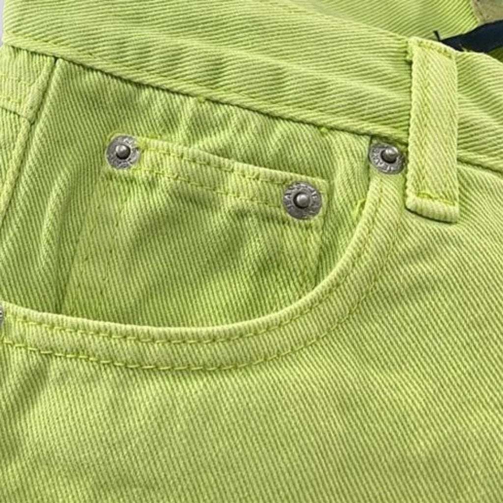 Distressed-Jeansshorts in Neonfarbe
