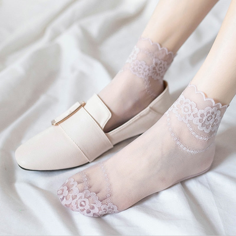 Dünne unsichtbare Spitzensocken