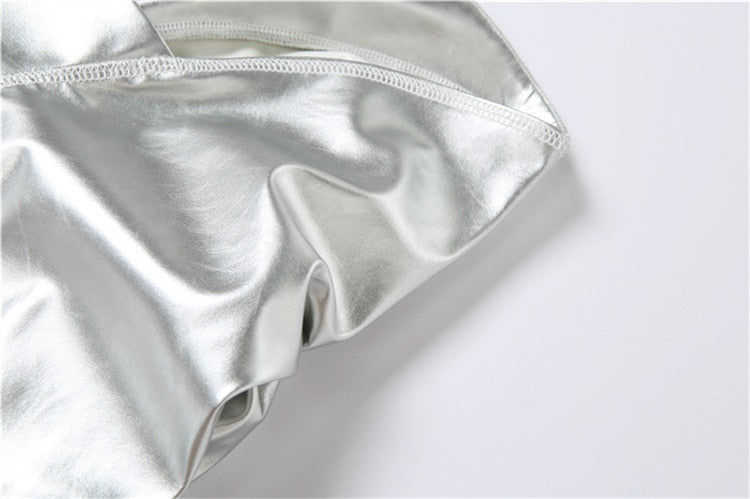 Gianny – Glänzende Bundfaltenhose aus Kunstleder