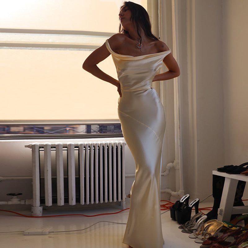 Snowdrop Maxikleid mit tiefem Rückenausschnitt und Wasserfallausschnitt