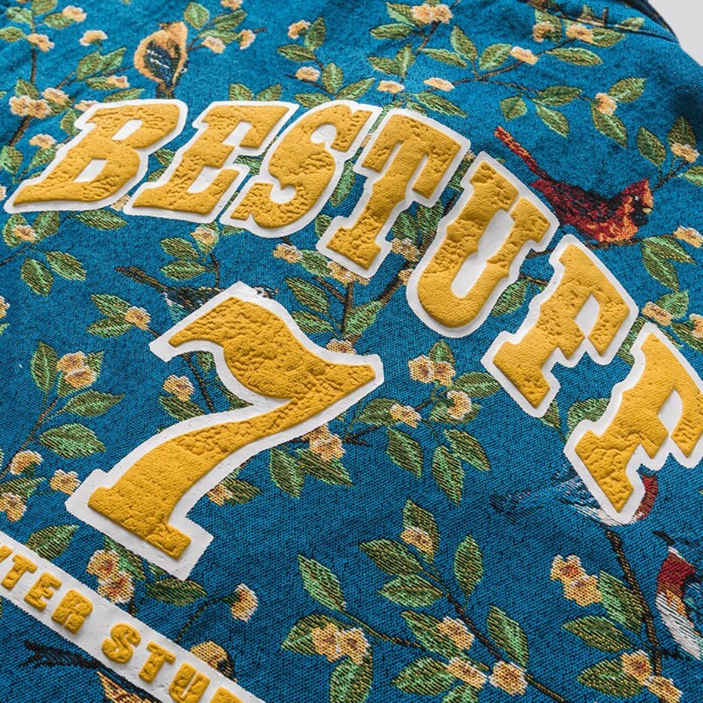 Chaqueta vaquera con bordado floral amarillo
