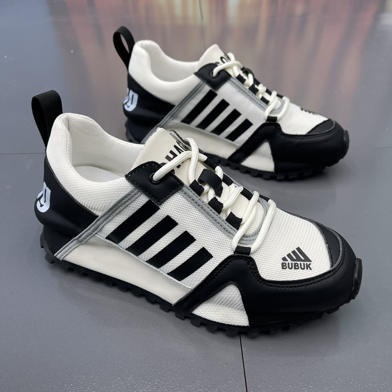 Unisex Bubuk Loafer Sneakers aus dickem Spaltleder mit überkreuzten Schnürsenkeln