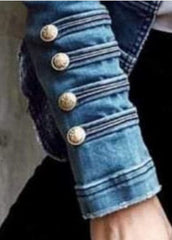 Style Blauer, zweireihiger Patchwork-Jeansmantel in Slim Fit