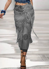 Stilvolle blaue Patchwork-Jeanshose mit Taschen und Schnürung