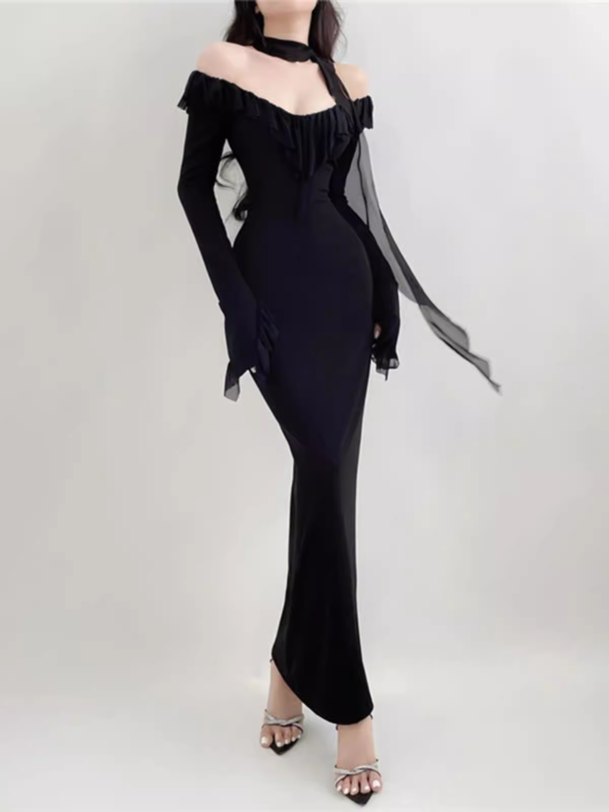 Schwarzes langes Kleid