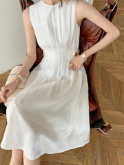 Vestido midi de satén con botones adornados