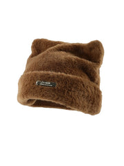 Gorro de lana con etiqueta metálica y gato peludo