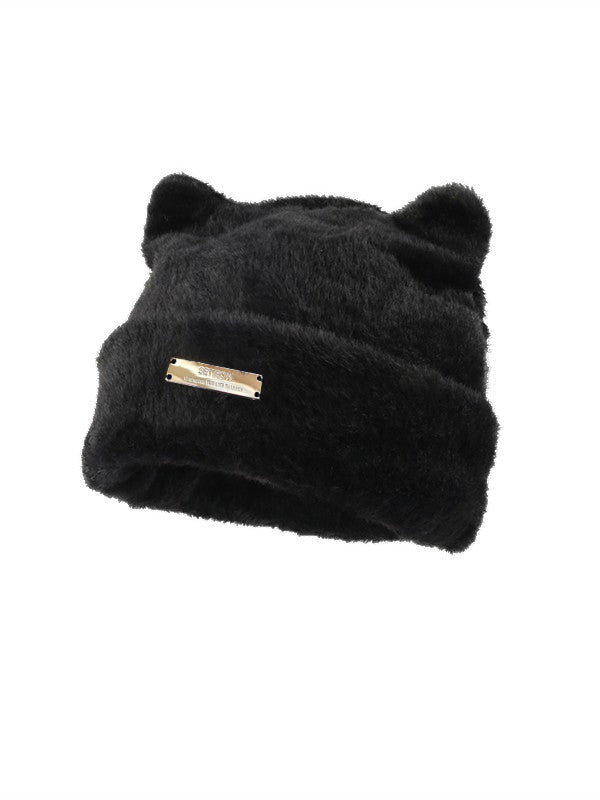Gorro de lana con etiqueta metálica y gato peludo