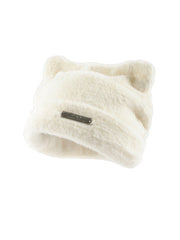 Gorro de lana con etiqueta metálica y gato peludo