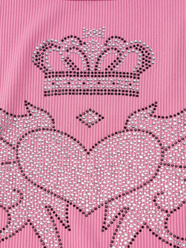 Geripptes kurzes Tanktop mit Strass- und Herz-Anhänger