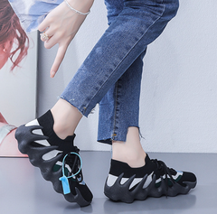 Atmungsaktive Sneakers aus Strick mit Schnürung