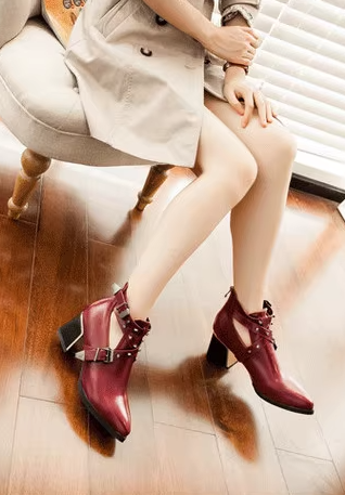 High Heels aus Leder mit Schnalle