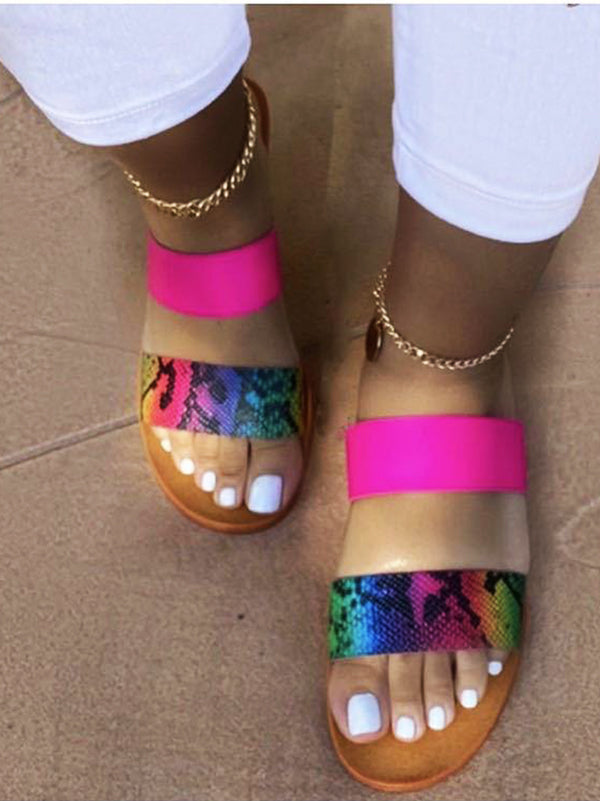 Lässige, flache Slide-Sandalen mit Print