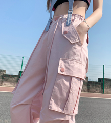 Pantalones cargo rectos de color rosa fruncido