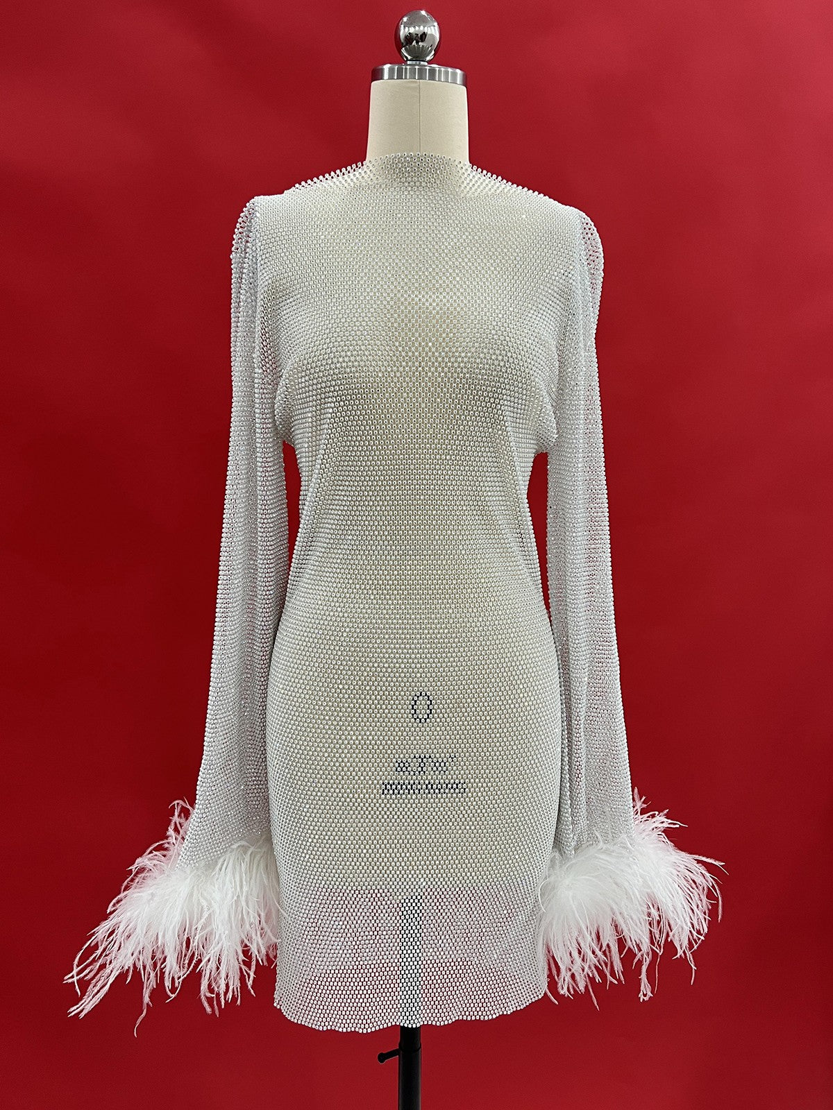 Xanthe – Weißes Minikleid aus Netzstoff mit Strass