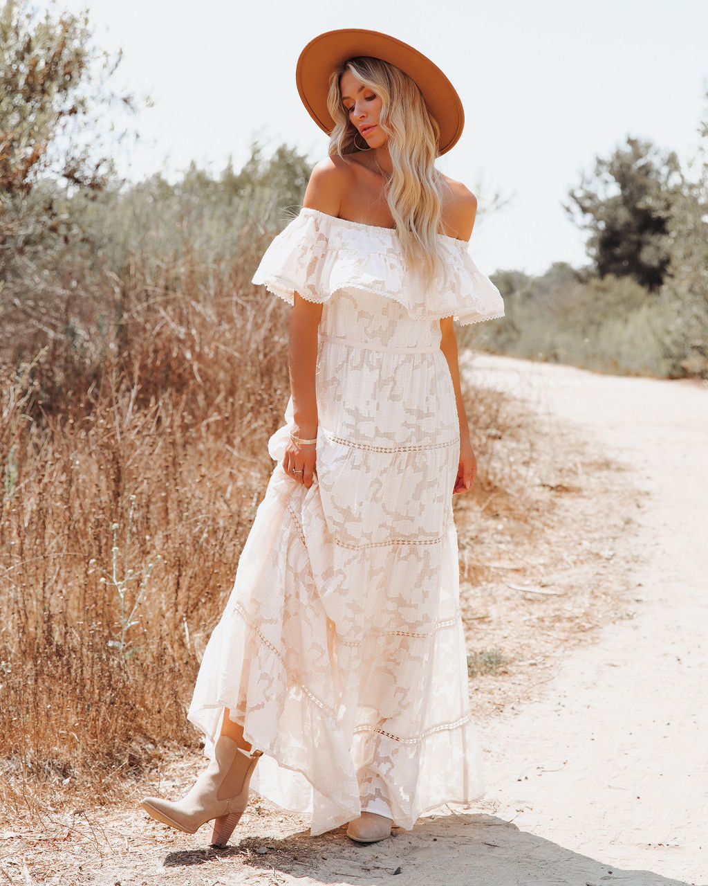 Above The Clouds – Schulterfreies Maxikleid