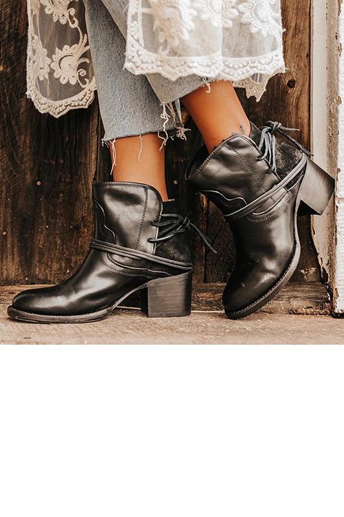 Stiefeletten mit Schnürung und klobigen Absätzen