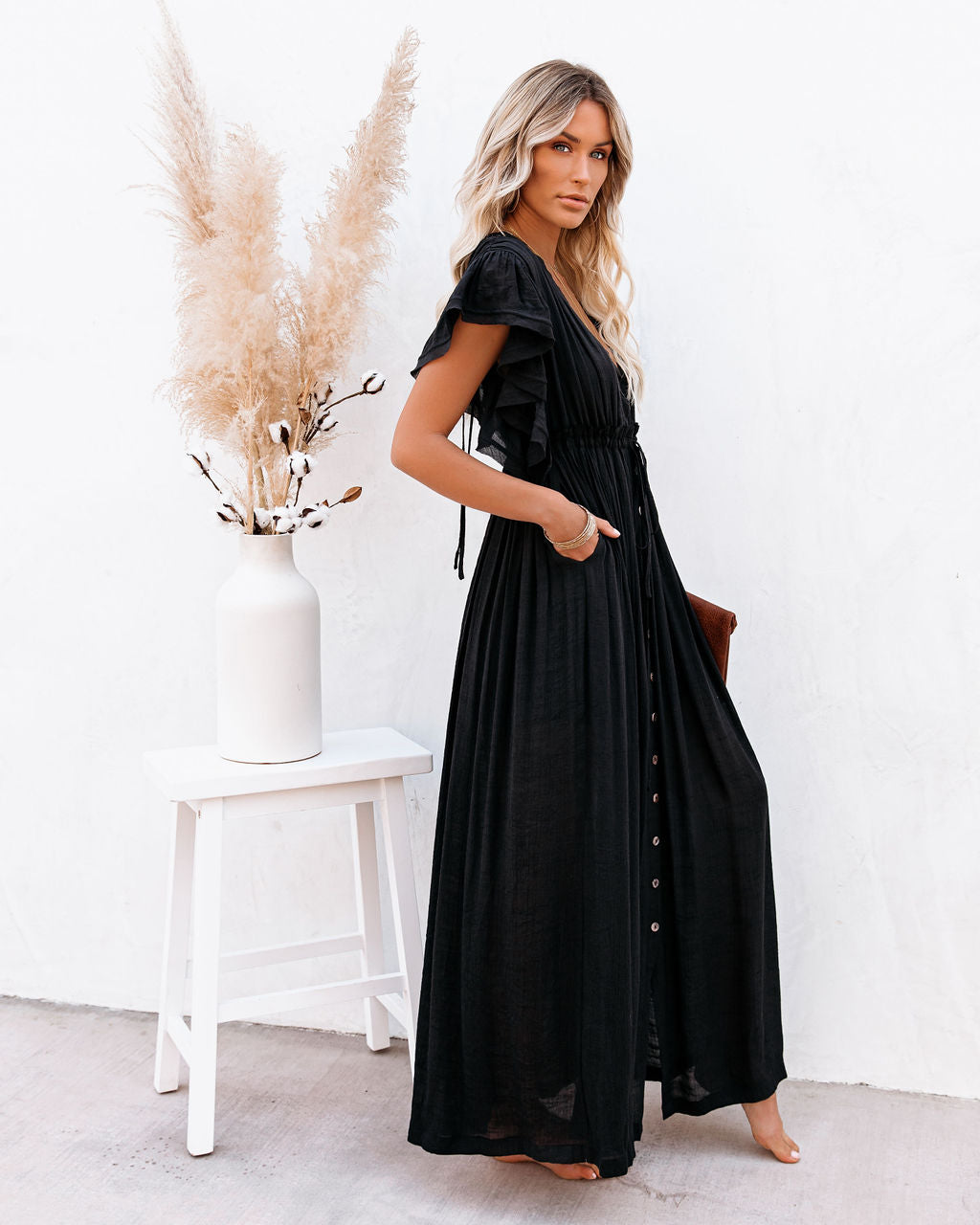 Anika Maxikleid mit Knopfleiste und Rüschen, Taschen - Schwarz