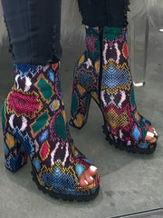 Stiefel mit Peep Toe, seitlichem Reißverschluss und klobigem Absatz