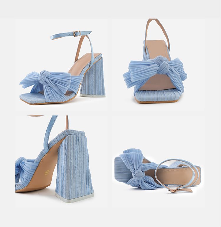 Sandalen mit Schleife und klobigem Absatz