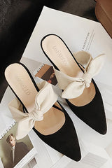 Mules con tacones de lazo
