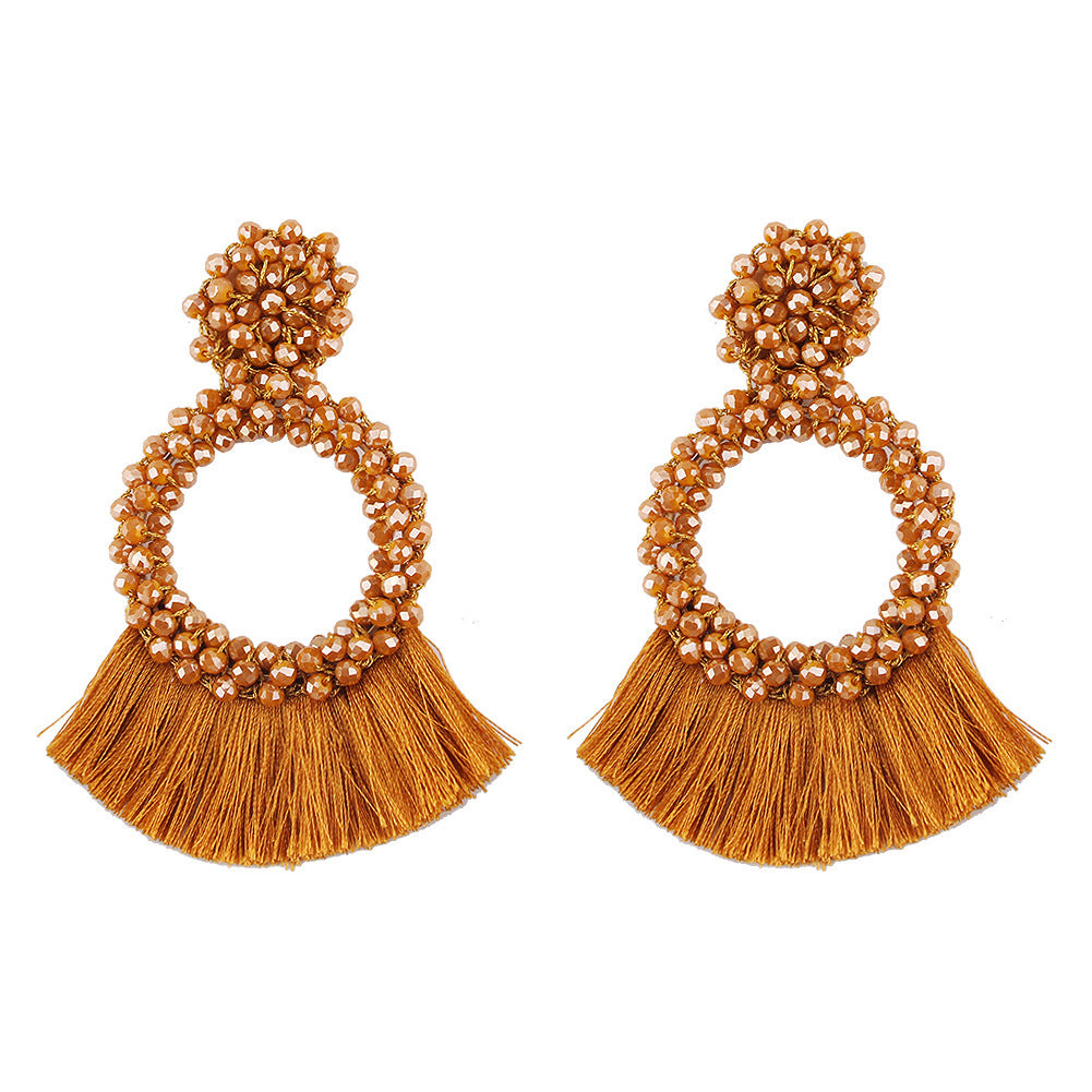 Pendientes bohemios con borlas geométricas y cuentas 
