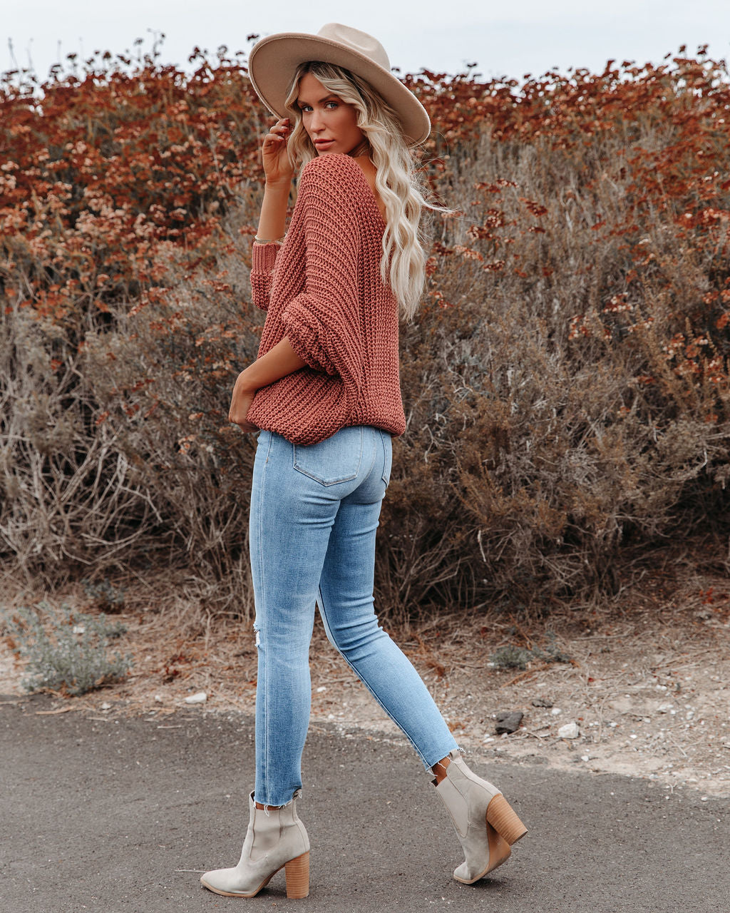 Carry On Strickpullover mit V-Ausschnitt – Dusty Cedar – ENDGÜLTIGER VERKAUF