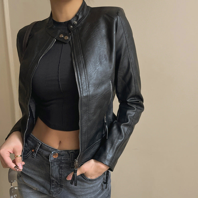 Schmale Moto-Lederjacke mit Reißverschluss am Kragen