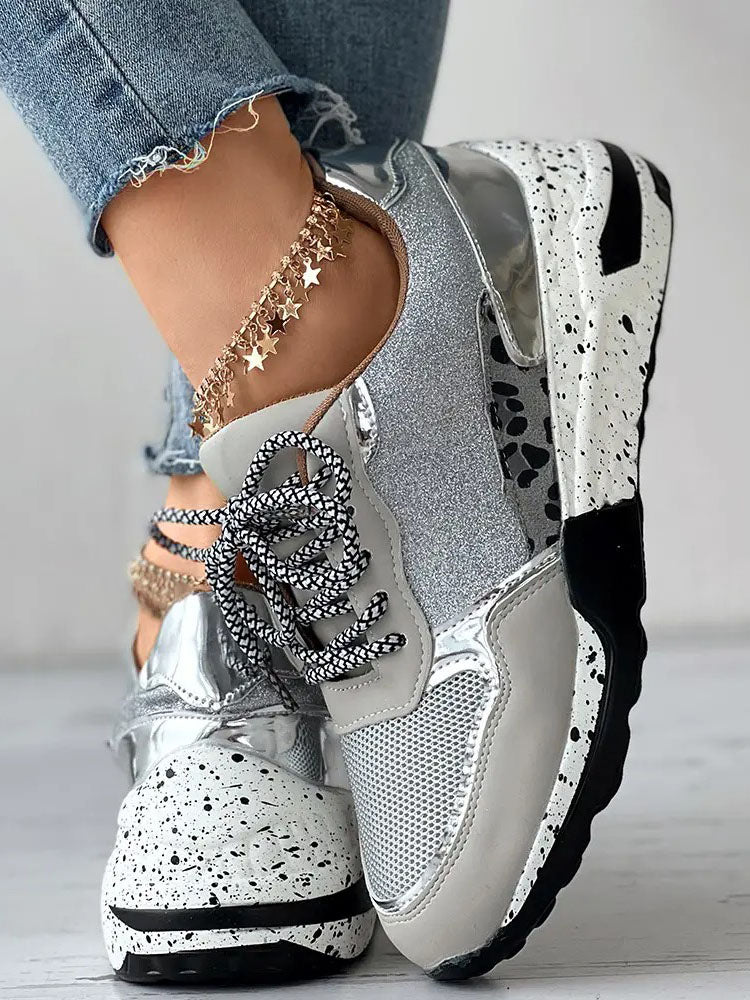 Lässige Sneakers mit Glitzer-Leopardenmuster