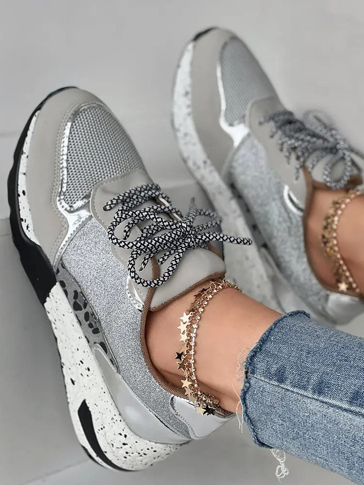 Lässige Sneakers mit Glitzer-Leopardenmuster